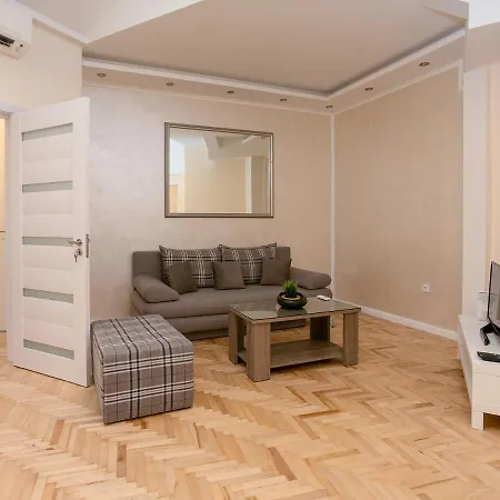 Grand Centre Apartment *